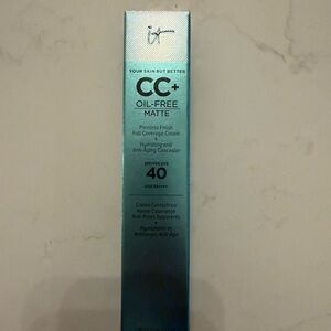 IT Cosmetics CC+ Oil-Free Matte Cream Foundation in Medium Tan